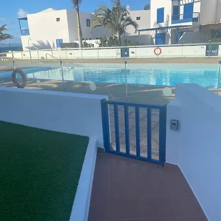 Apartamento Duplex Con Piscina En 1ª Linea De Mar. Super Vistas