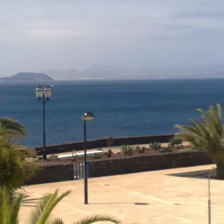 Duplex Con Piscina En 1ª Linea De Mar. Super Vistas Playa Blanca (Lanzarote)